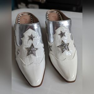 Betsey Johnson Denniss Silver White Mules Rhinestone Slip On Chunky Heel size 6